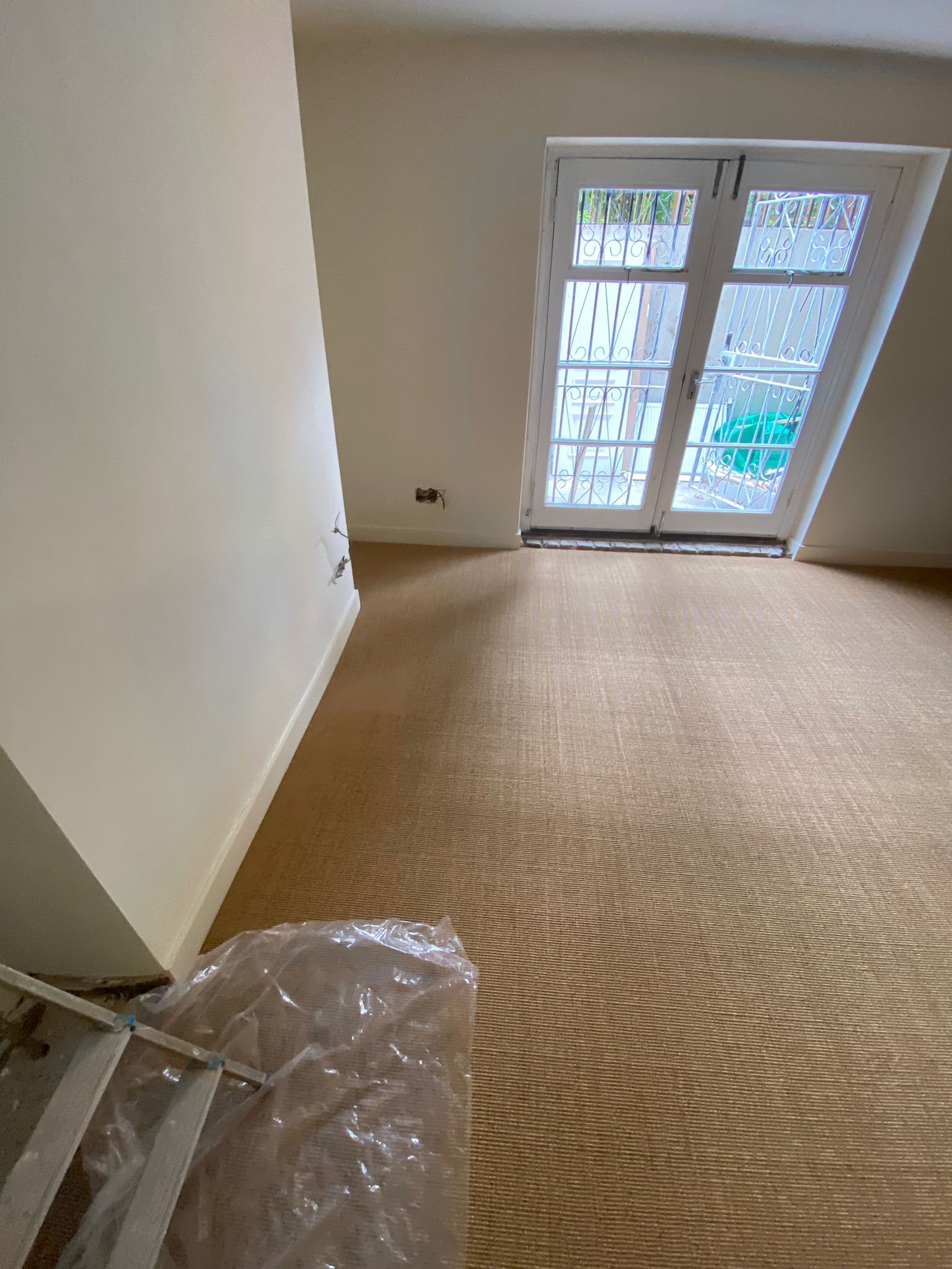 Crucial Trading Small Boucle Classics Ginger carpet installation_6