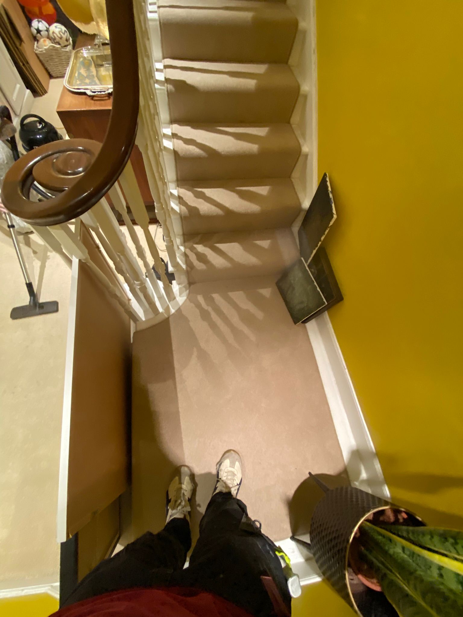 Hugh Mackay Carpets Durham Twist Antique Lace fitting in_3