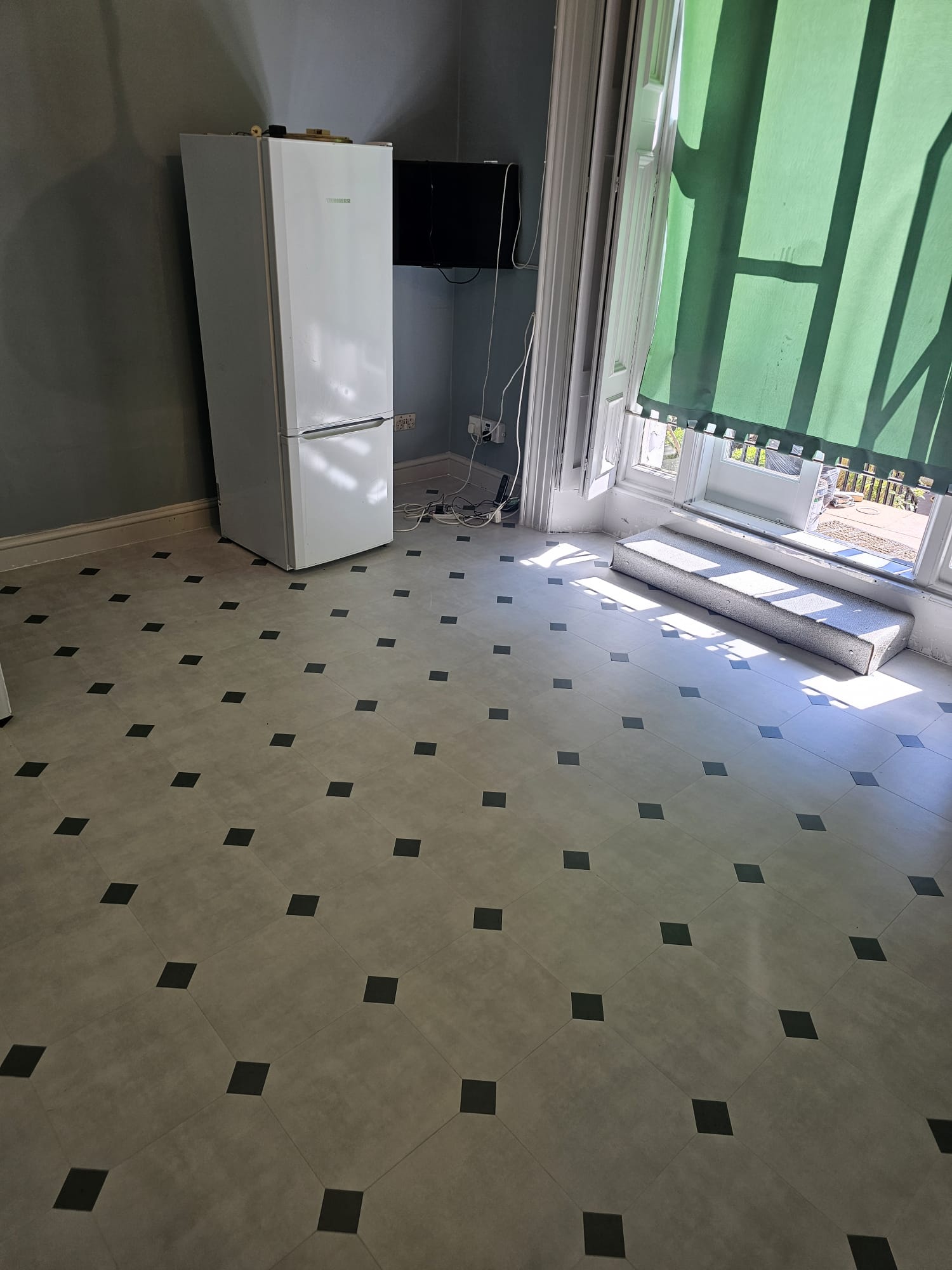 Amtico Signature Stucco Opaline installation_2