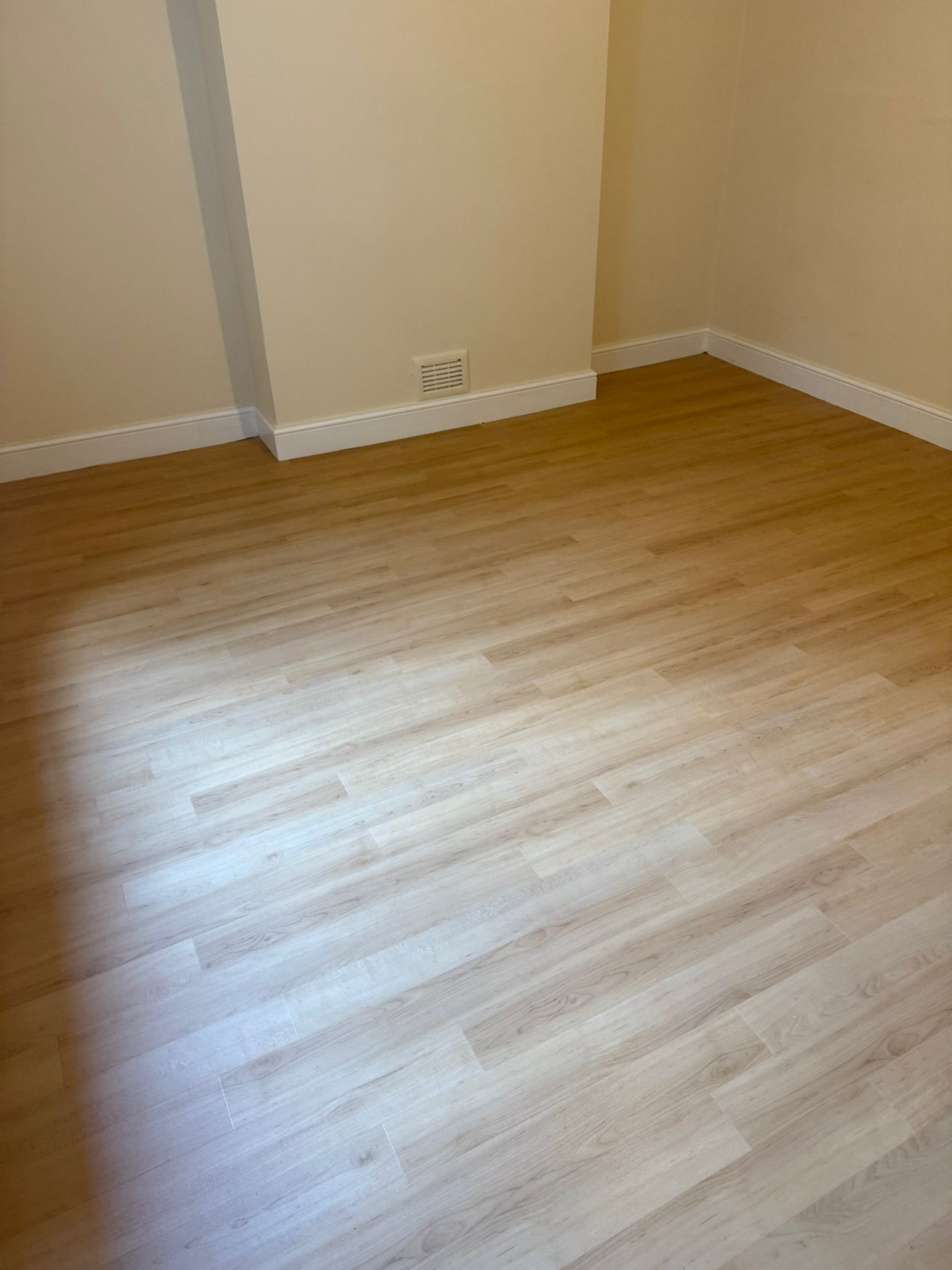 Amtico Spacia Warm Maple installation_2