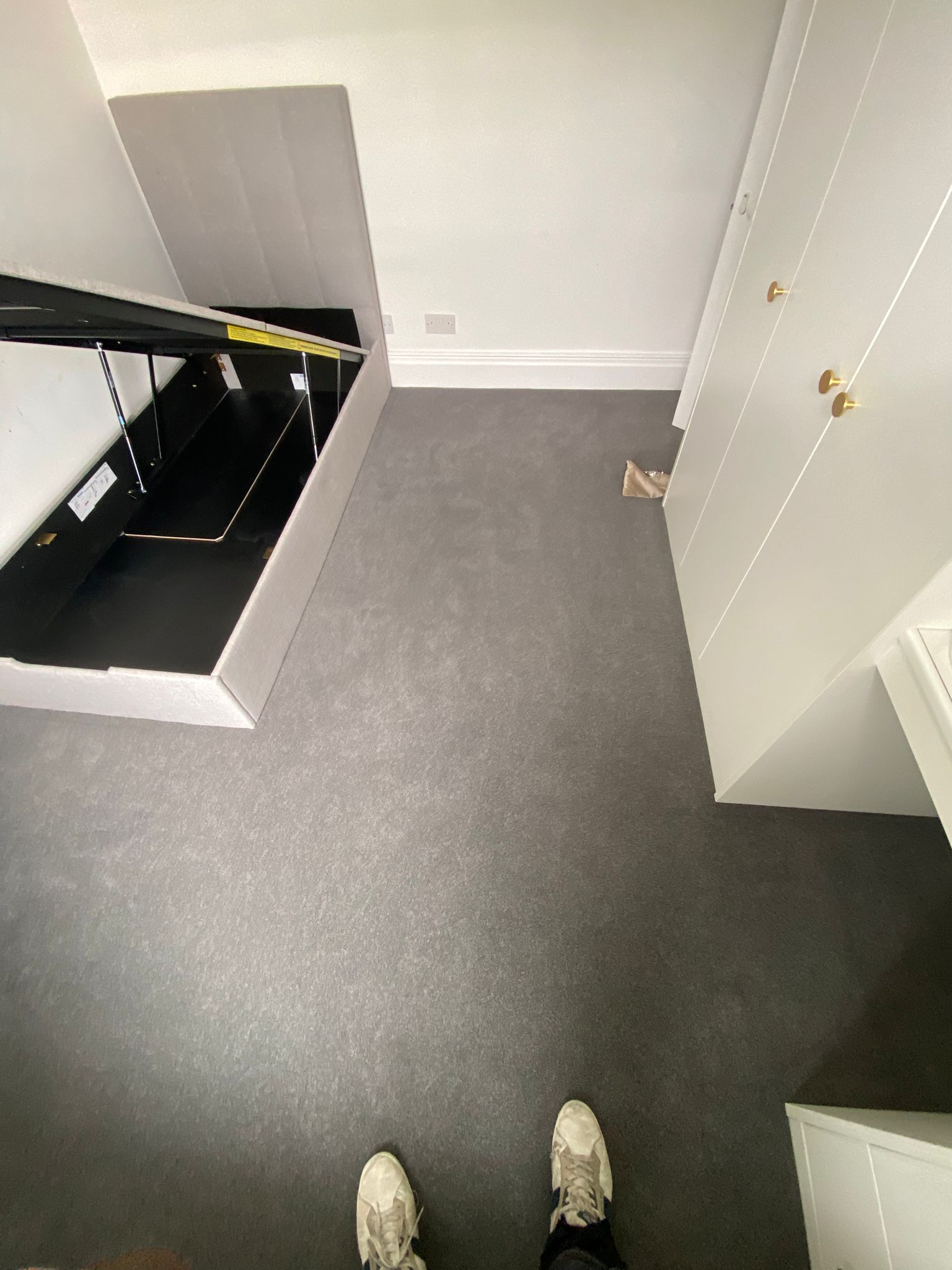 Hugh Mackay Carpets Durham Twist Elements Pencil Point installation_3