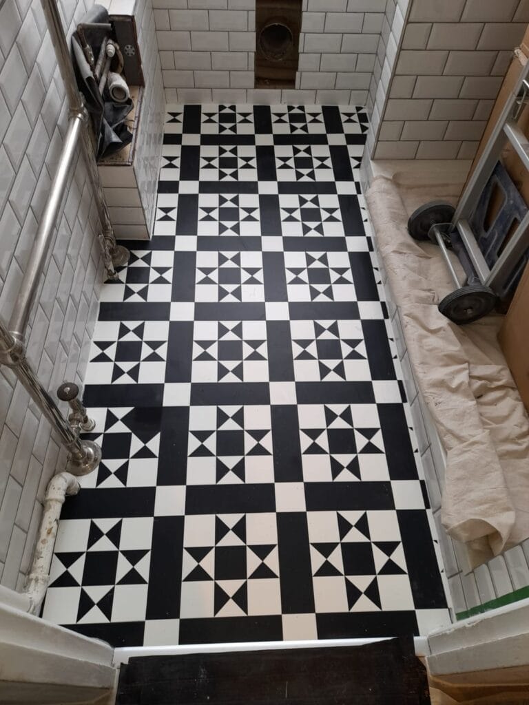 Amtico Decor Classic Moderna In Westminster - Luxury Vinyl Tile (LVT) Flooring - Westminster - Residential