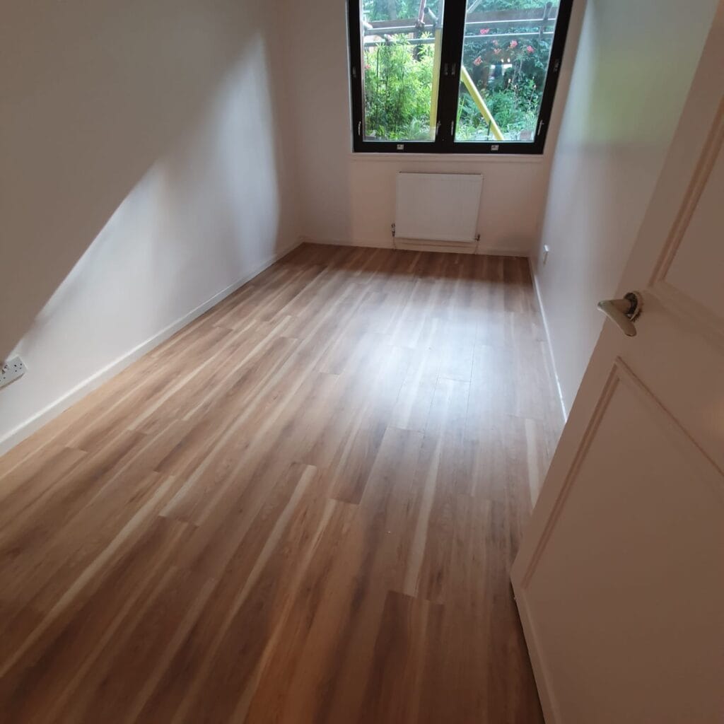Amtico Spacia Eden Oak Vinyl Flooring In Mayfair - Luxury Vinyl Tile (LVT) Flooring - Mayfair - Residential