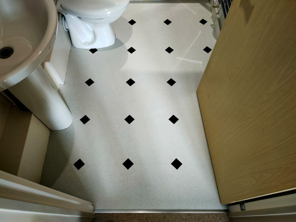 Amtico Signature Designers Choice Dc216 Contrast In Belgravia - Luxury Vinyl Tile (LVT) Flooring - Belgravia - Residential