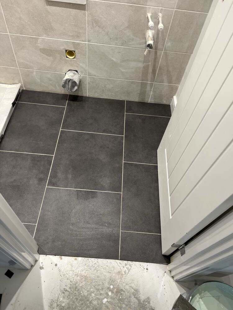 Customise Your Bathroom with Amtico Flooring - Luxury Vinyl Tile (LVT) Flooring - Porcelain Tile Flooring - Vinyl Flooring - Wood Flooring