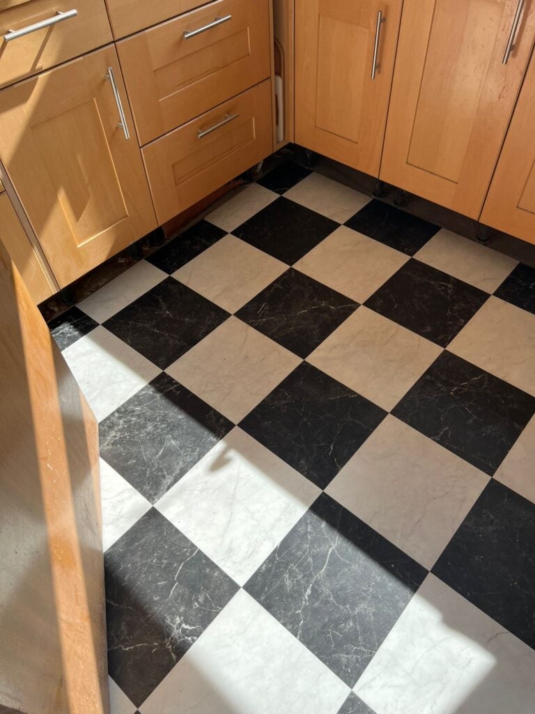 Amtico Signature Bianca Classic Marble & Nero Marble Installation In Kensington - Luxury Vinyl Tile (LVT) Flooring - Kensington - Residential