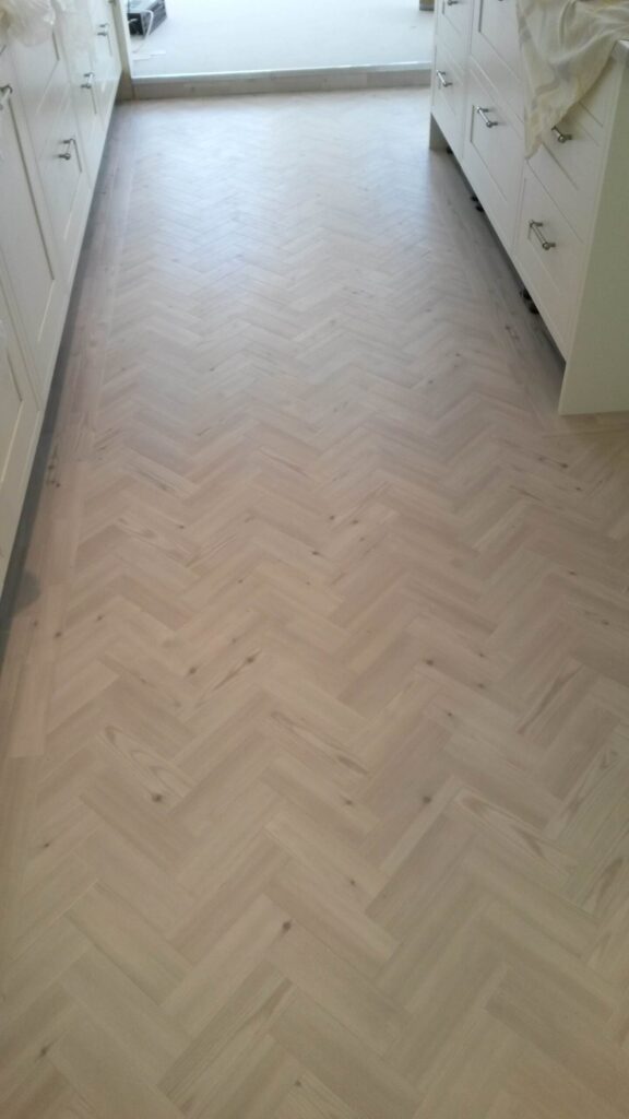 Amtico Signature Chalked Pine In St John'S Wood - Luxury Vinyl Tile (LVT) Flooring - St John's Wood - Residential