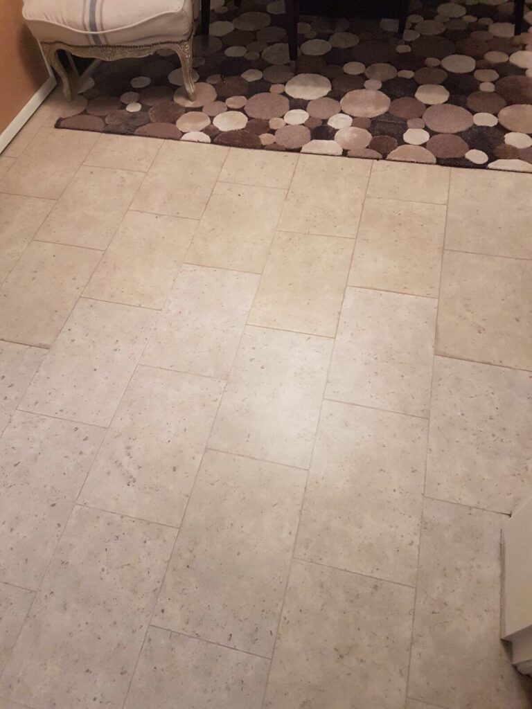 Amtico Signature Fossil Limestone In Docklands - Luxury Vinyl Tile (LVT) Flooring - Docklands - Residential