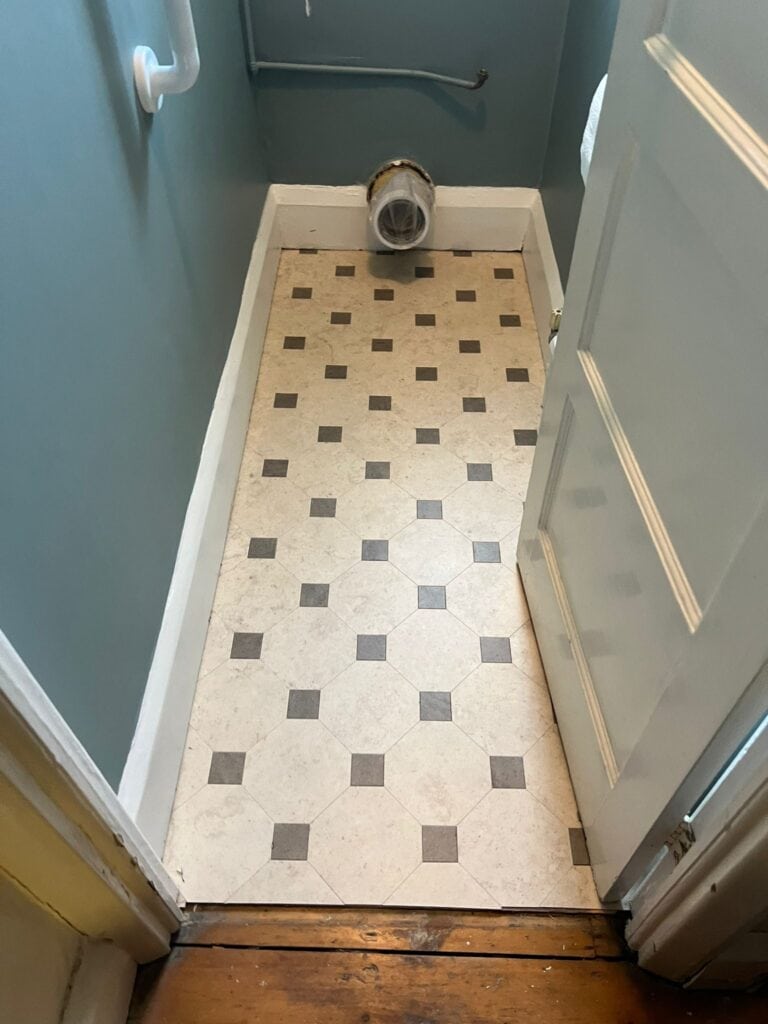 Amtico Signature Keystone Mirabelle Creme & Stria Basalt Installation In Borough - Luxury Vinyl Tile (LVT) Flooring - Borough - Residential