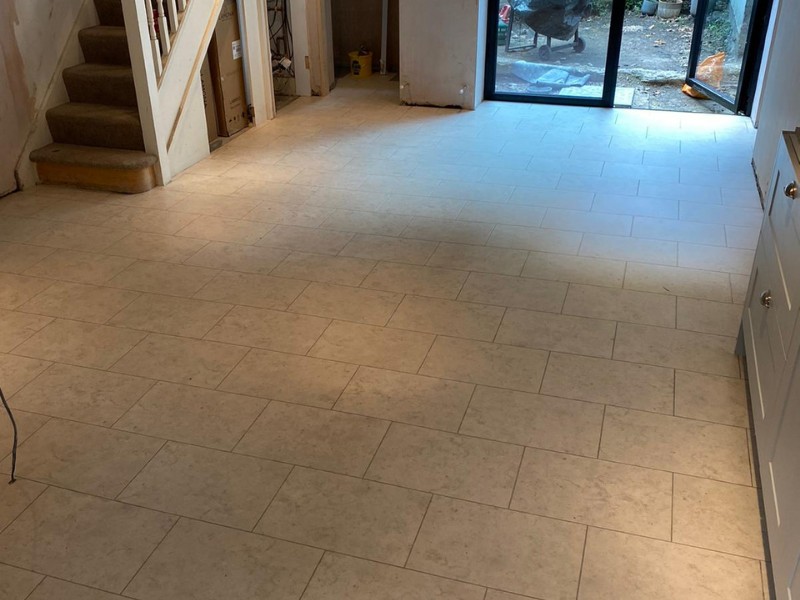 Amtico Signature Mirabelle Crème Vinyl In Mayfair - Luxury Vinyl Tile (LVT) Flooring - Mayfair - Residential