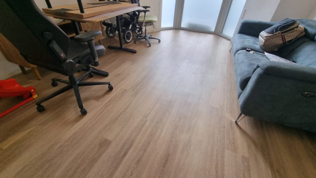 Amtico - Luxury Vinyl Tile (Lvt) Flooring - Home 71020 - Luxury Vinyl Tile (LVT) Flooring - Canary Wharf - Residential