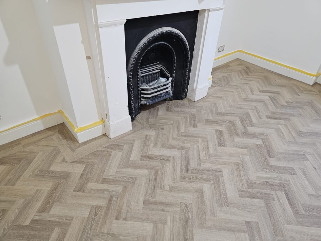 Amtico - Luxury Vinyl Tile (Lvt) Flooring - Home 72100 - Luxury Vinyl Tile (LVT) Flooring - Canary Wharf - Residential
