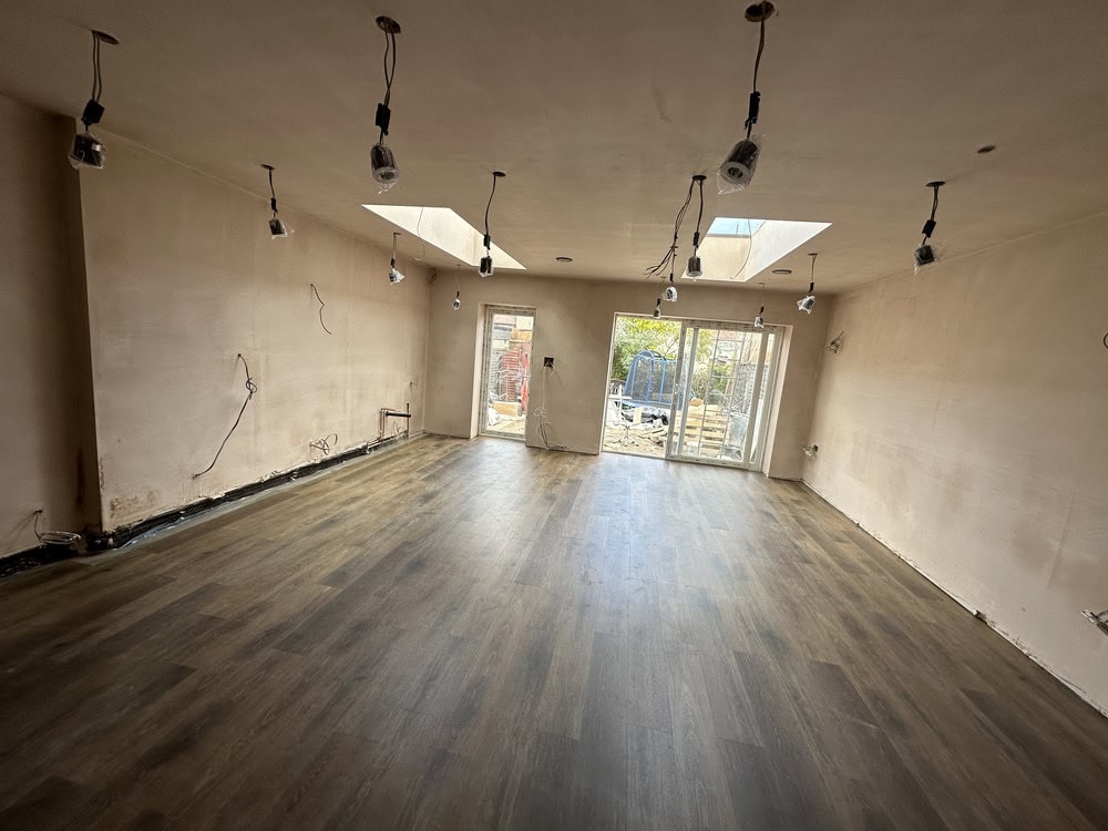 Amtico Spacia Noble Oak Fitting In Canary Wharf - Luxury Vinyl Tile (LVT) Flooring - Canary Wharf - Residential