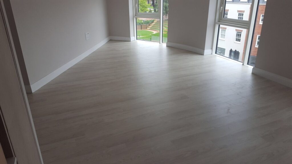 Amtico Spacia White Oak Fitting In Borough - Luxury Vinyl Tile (LVT) Flooring - Borough - Residential