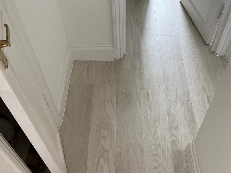 Amtico Spacia White Oak Luxury Vinyl Tile In Knightsbridge - Luxury Vinyl Tile (LVT) Flooring - Knightsbridge - Residential
