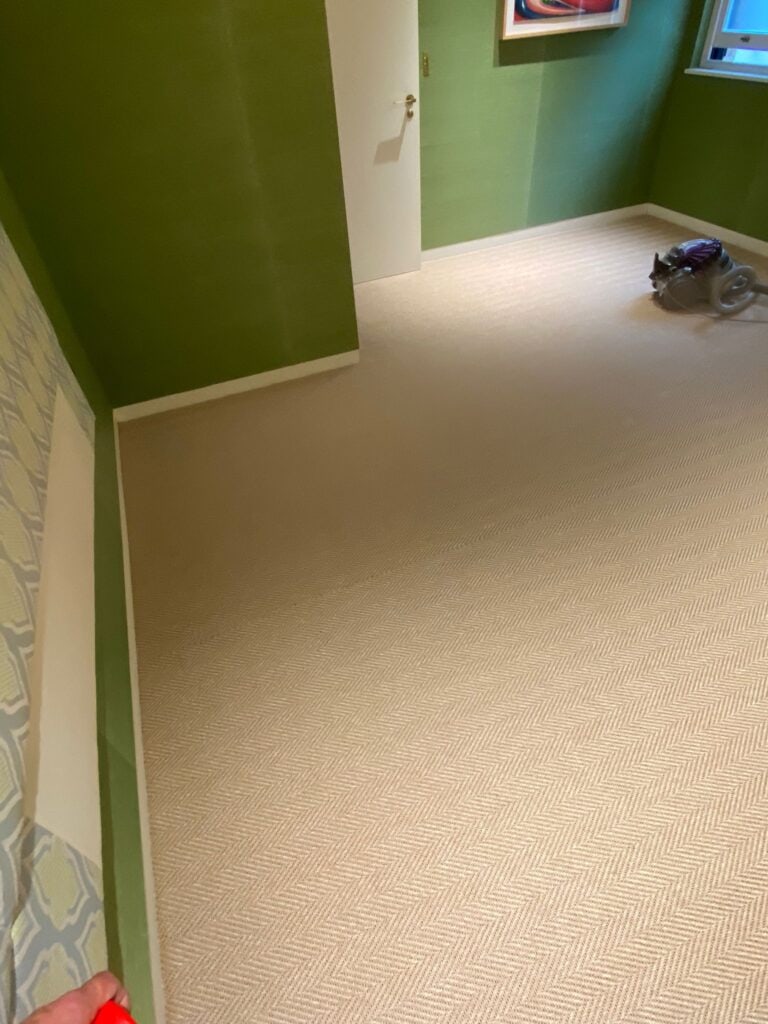 Unnatural Flooring New England Woodstock Instalment In Canary Wharf - Carpet - Canary Wharf - Residential