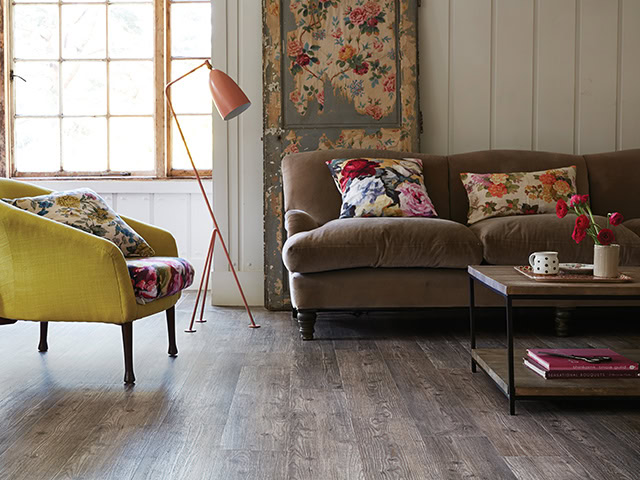 Amtico - Signature AR0W7990 Harbour Pine Gothic Arch Border AR0B670B FL33 W799 W799 - Luxury Vinyl Tile (LVT) Flooring - Vinyl Flooring