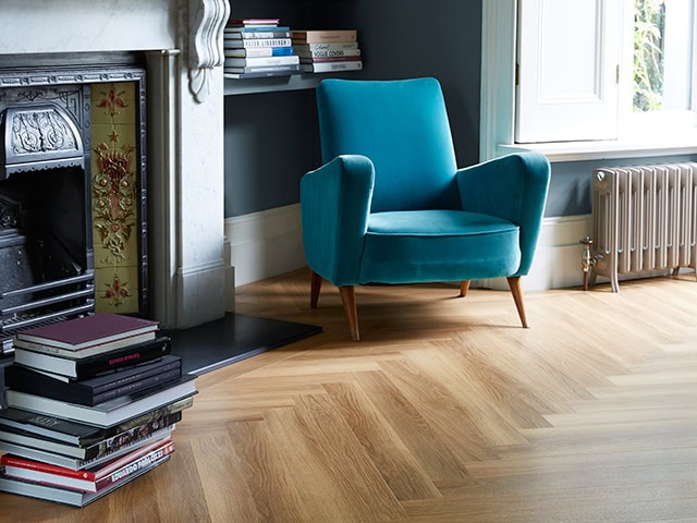 Amtico - Spacia SS5W2504 Honey Oak Large Jumbo Herringbone Plank - Luxury Vinyl Tile (LVT) Flooring - Vinyl Flooring - Wood Flooring