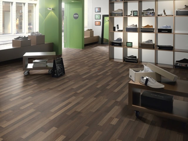 Egger - H2782 Patchwood Walnut - Wood Flooring