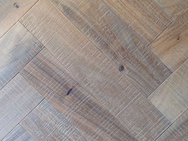 Heywood Vloeren - Slatewood Herringbone 'Morning Dew' - Wood Flooring