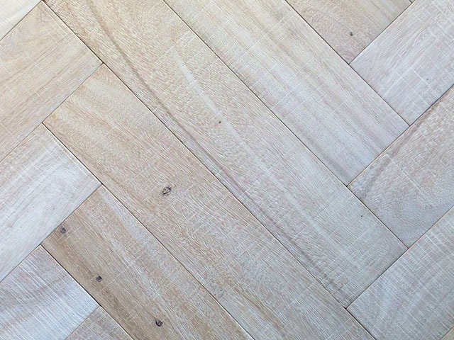 Heywood Vloeren - Slatewood Herringbone 'Sunrise' - Wood Flooring