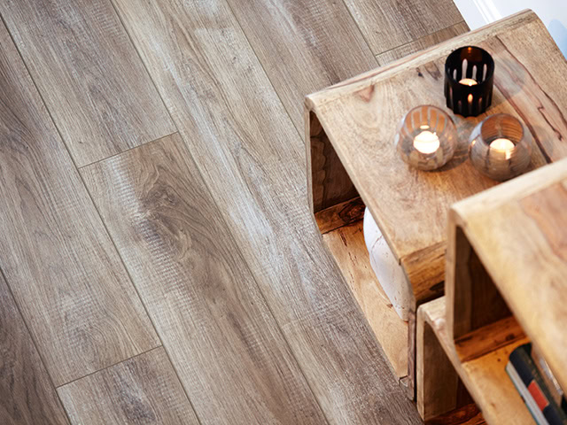 Pergo - Laminate - Classic Plank 4V Natural Variation - L0X08 - 01811 - Laminate Flooring