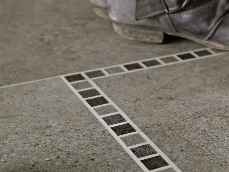 Karndean - Knight Tile Stone Tiles - ST13 Portland Stone - Luxury Vinyl Tile (LVT) Flooring - Porcelain Tile Flooring - Vinyl Flooring