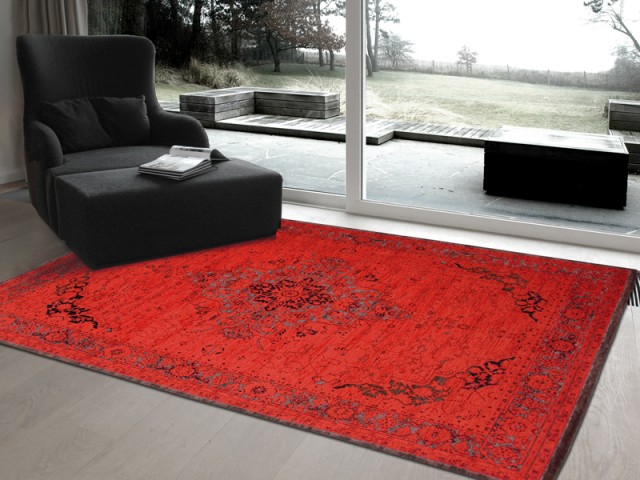 Louis De Poortere – Antique Scarlet Decor