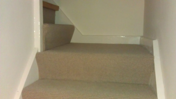 gray carpet on stairs 03