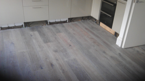 gray wood floor living room 02