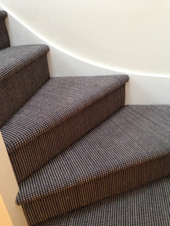 grey carpet stairs 1