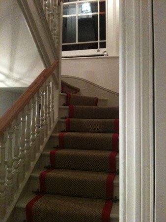 red border carpet stairs 02
